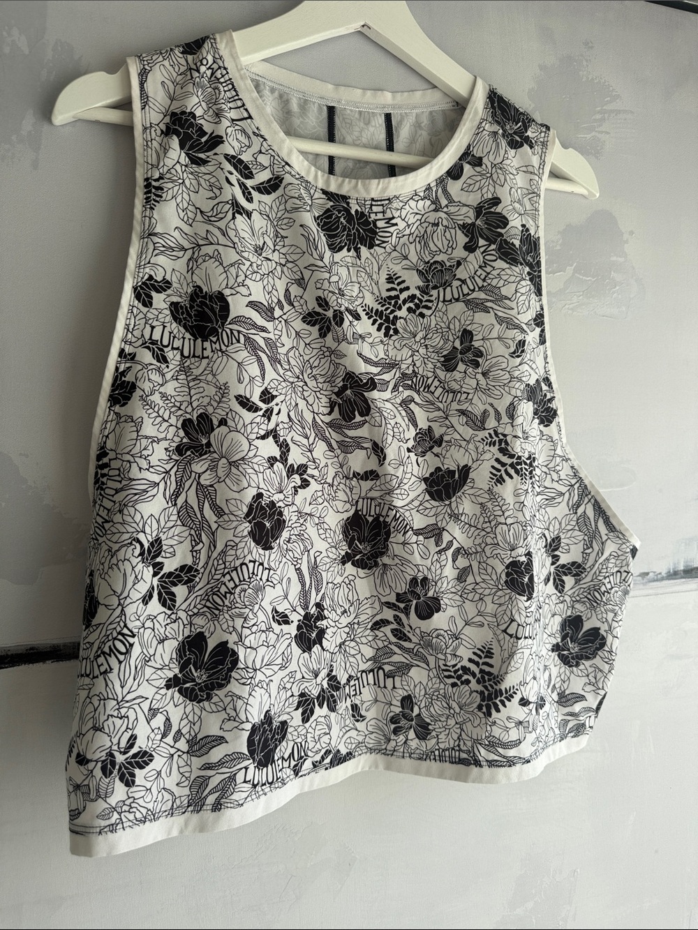 Lululemon Logo Tank Top Muscle Love Tank Black-Size Unknown
